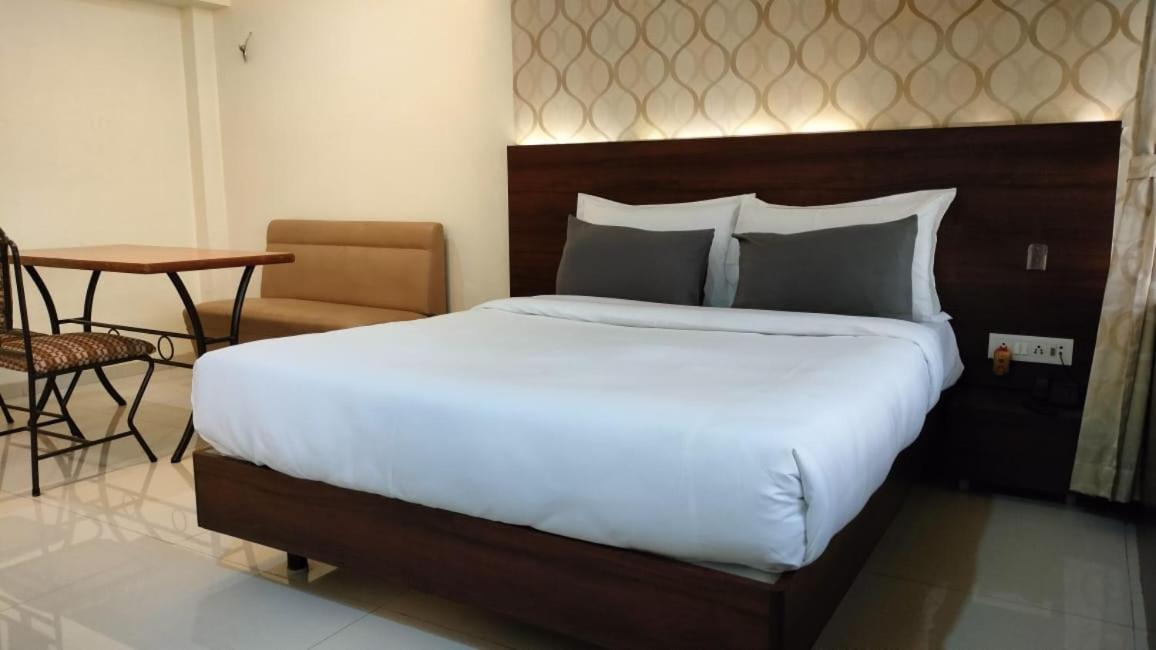 Hotel Sai Nidhi Executive-Mindspace Airoli Navi Mumbai Exterior foto