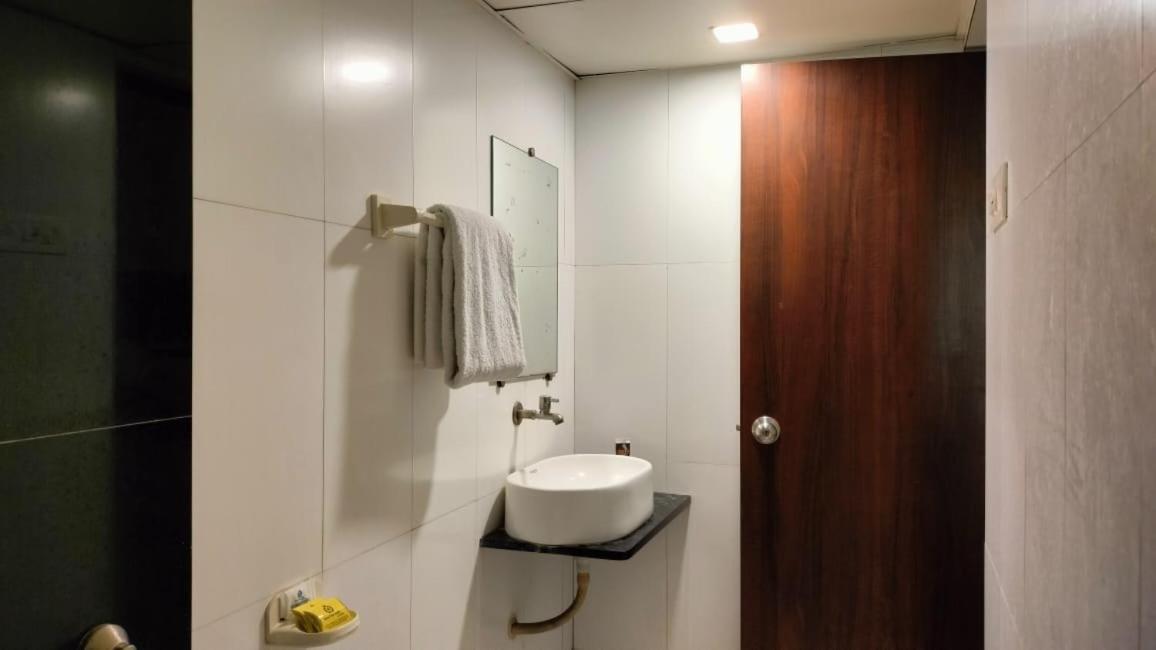 Hotel Sai Nidhi Executive-Mindspace Airoli Navi Mumbai Exterior foto